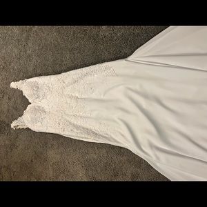 Justin Alexander Wedding dress with matching veil.